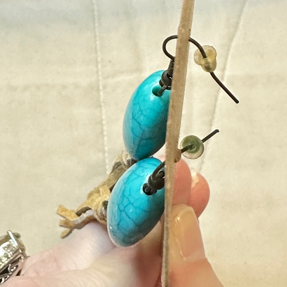 2/$20 Gold Tone Howlite & leather dangle drop earrings w/tassels light weight - Picture 7 of 11